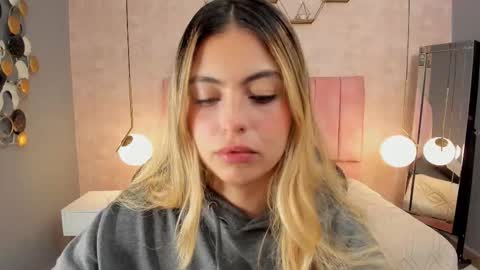Snapshot of magic_fernanda chatting on October 15, 10:32 pm Fer online show from October 15, 10:32 pm