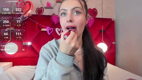 Snapshot of magic_fernanda chatting on February 13, 12:02 am Fer online show from February 13, 12:02 am
