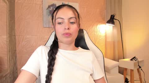 Snapshot of magic_fernanda chatting on January 28, 12:05 am Fer online show from January 28, 12:05 am
