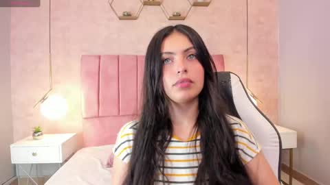 Snapshot of magic_fernanda chatting on March 4, 8:38 pm Fer online show from March 4, 8:38 pm