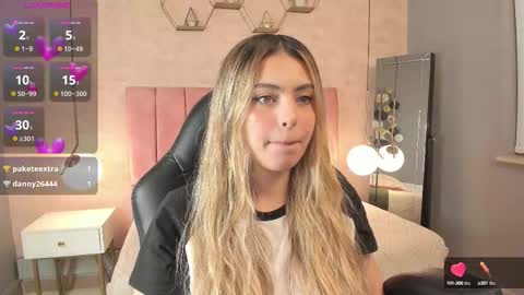 Snapshot of magic_fernanda chatting on September 23, 9:43 pm Fer online show from September 23, 9:43 pm