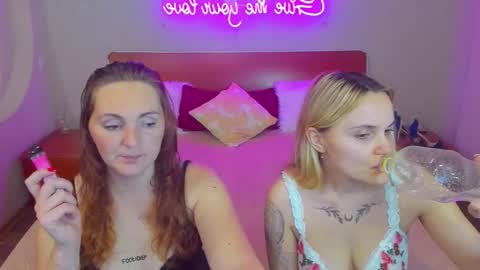 Lili and Bella online show from December 20, 7:10 pm