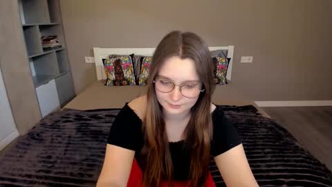 Emily online show from November 24, 1:54 pm