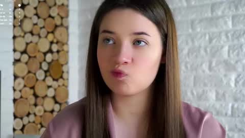 Lucy online show from December 20, 3:35 am