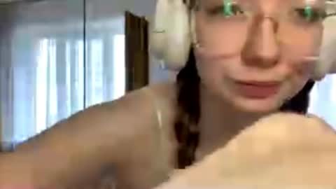 Snapshot of maidacompston chatting on October 17, 9:24 am Elina online show from October 17, 9:24 am