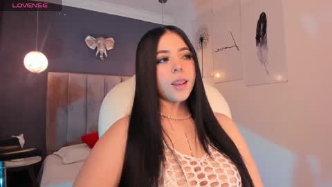 Snapshot of maiiitee_ chatting on February 11, 2:24 pm Mait online show from February 11, 2:24 pm