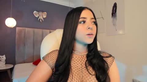 Snapshot of maiiitee_ chatting on February 9, 12:39 am Mait online show from February 9, 12:39 am