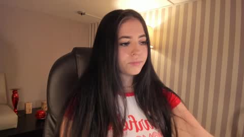 Snapshot of maiiitee_ chatting on September 17, 2:31 pm Mait online show from September 17, 2:31 pm