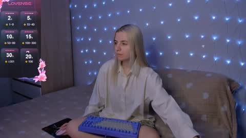 Your kitty online show from December 1, 4:16 pm