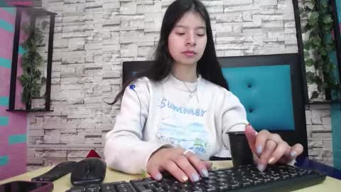Snapshot of maily_can chatting on September 22, 12:31 pm MAILY CAN online show from September 22, 12:31 pm