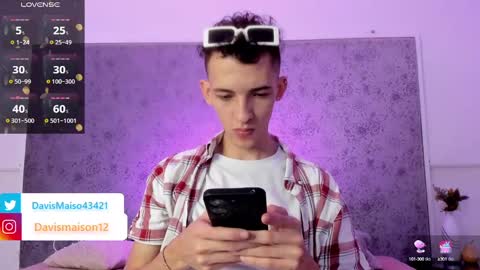 Maison Davis online show from February 10, 10:09 pm