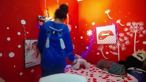 Snapshot of maite_loves chatting on October 13, 11:23 am Maite online show from October 13, 11:23 am