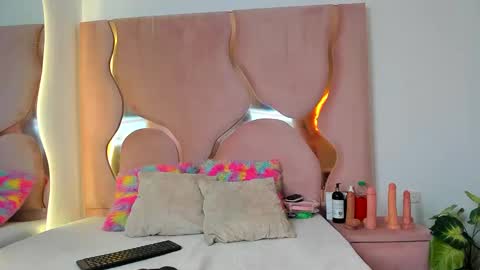 maite online show from March 10, 1:32 pm