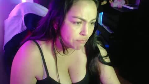 Snapshot of maitte_22 chatting on February 26, 2:08 am Hello friends Im on another account online show from February 26, 2:08 am