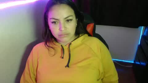 Snapshot of maitte_22 chatting on March 10, 12:50 am Hello friends Im on another account online show from March 10, 12:50 am