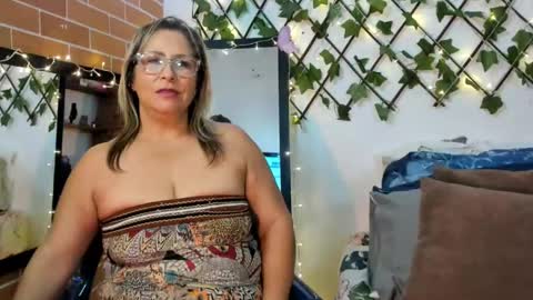 maja_hills online show from March 4, 8:49 pm