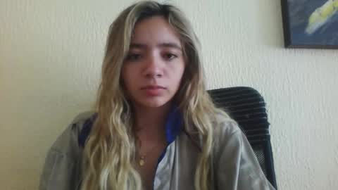 majo_gomezz online show from December 1, 3:43 pm