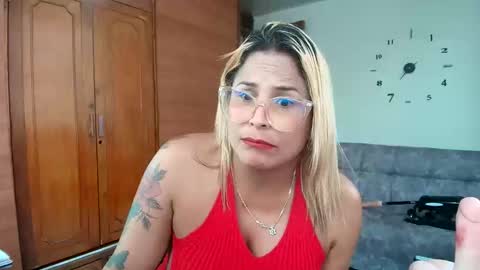 Snapshot of majo_soussa chatting on October 18, 6:34 pm Majo Soussa online show from October 18, 6:34 pm