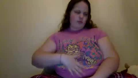 Snapshot of makemesquirt06 chatting on October 15, 2:48 am makemesquirt06 online show from October 15, 2:48 am
