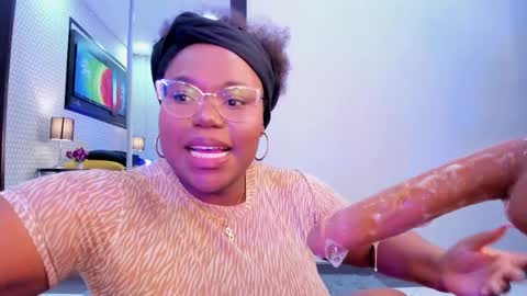 Snapshot of makena_gh chatting on March 8, 6:21 am makena online show from March 8, 6:21 am