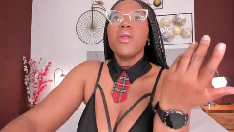 makena online show from October 29, 4:14 am