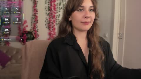Snapshot of makima_lee chatting on September 20, 9:51 pm Makima online show from September 20, 9:51 pm