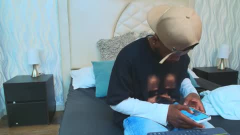 Snapshot of malcompierce chatting on September 27, 3:48 am Malcom online show from September 27, 3:48 am