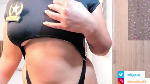 Snapshot of malejadiaz_ chatting on October 17, 7:51 pm Maleja Diaz online show from October 17, 7:51 pm
