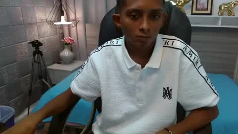 malik20_ online show from April 29, 2:22 pm