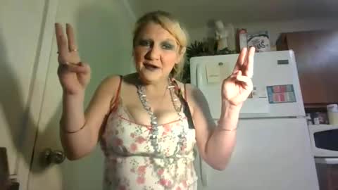 malinda702 online show from April 7, 7:38 pm