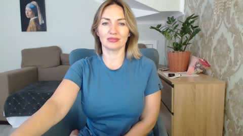 Snapshot of mallinia chatting on October 11, 12:10 pm mallinia online show from October 11, 12:10 pm