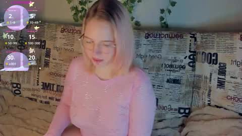 Snapshot of manic_pixie_ chatting on September 19, 4:00 pm manic_pixie_ online show from September 19, 4:00 pm