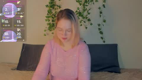 Snapshot of manic_pixie_ chatting on September 13, 6:10 pm manic_pixie_ online show from September 13, 6:10 pm