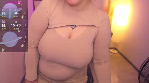 manic_pixie_ online show from March 19, 4:01 pm