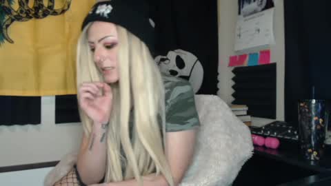 manicmercury online show from January 2, 3:48 am