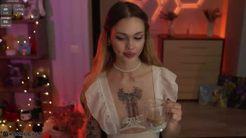 Amelie online show from November 4, 8:10 pm