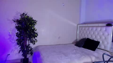 MANUEL Dont forget your thumbs up online show from November 29, 4:09 am