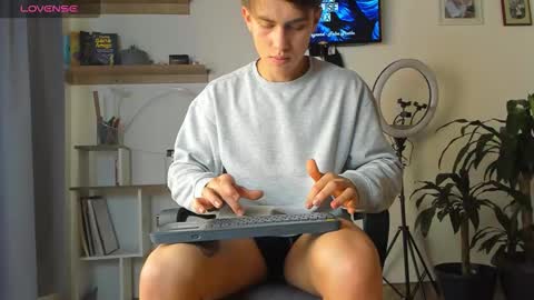 manucute 23  online show from December 16, 3:29 pm