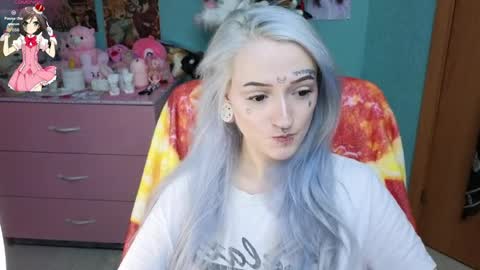 Manuela online show from April 3, 9:00 pm