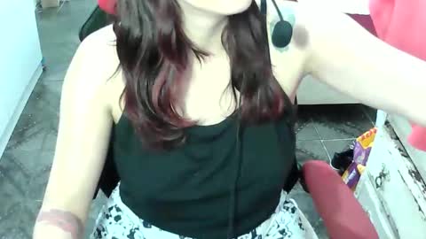 Manu Escarlate online show from April 23, 2:52 am