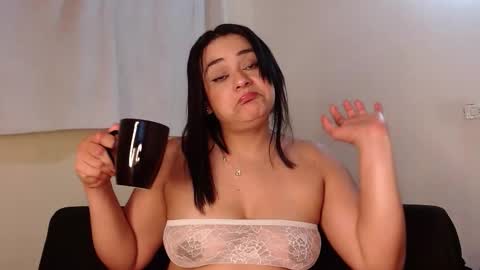 Snapshot of maraa_lee chatting on October 15, 12:25 am maraa_lee online show from October 15, 12:25 am