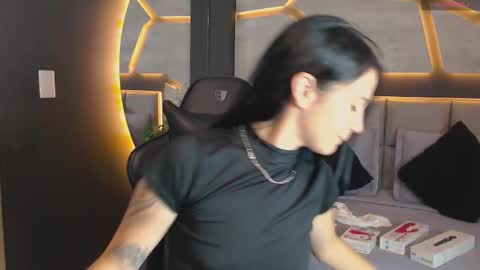 Mara Hanson online show from December 19, 2:45 pm