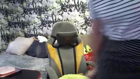 marble_kitten online show from December 23, 10:21 am