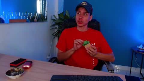 Snapshot of marcus_hanks chatting on February 28, 6:54 am Marcus Hanks online show from February 28, 6:54 am