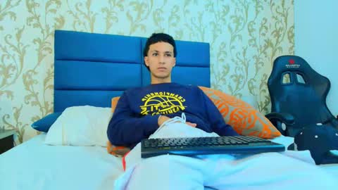 Snapshot of marcus_jeron chatting on October 16, 2:44 am marcus_jeron online show from October 16, 2:44 am