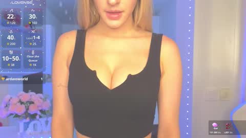 Snapshot of margaretsweet1 chatting on September 20, 12:46 am Margaret online show from September 20, 12:46 am