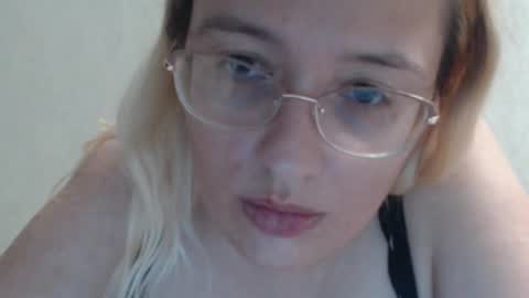 Snapshot of margo_shine chatting on October 8, 5:19 pm margo_shine online show from October 8, 5:19 pm