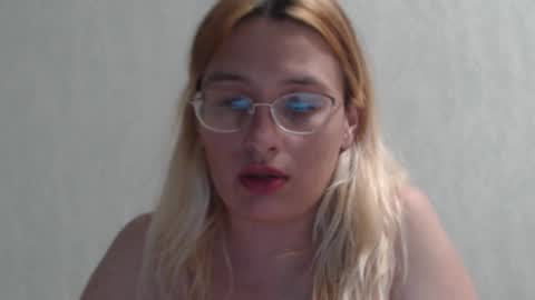 Snapshot of margo_shine chatting on September 22, 6:23 pm margo_shine online show from September 22, 6:23 pm