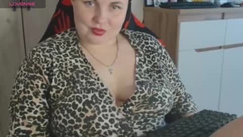 Snapshot of mari_77777 chatting on October 15, 11:33 am Mari online show from October 15, 11:33 am