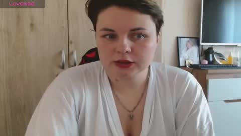 Snapshot of mari_77777 chatting on October 18, 9:46 am Mari online show from October 18, 9:46 am